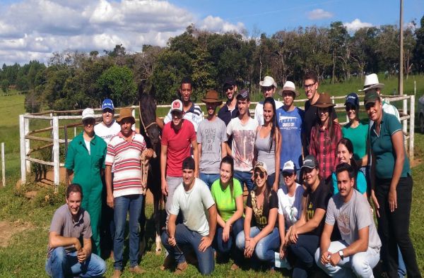 Alunos da Veterinária visitam Haras “Sangra D’água”