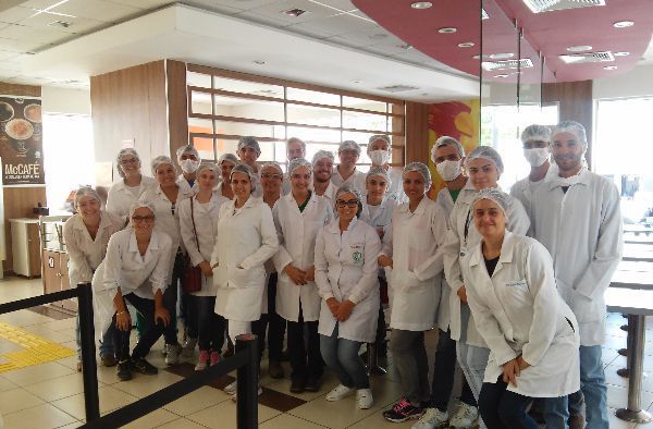 Alunos da Veterinária visitam McDonald’s