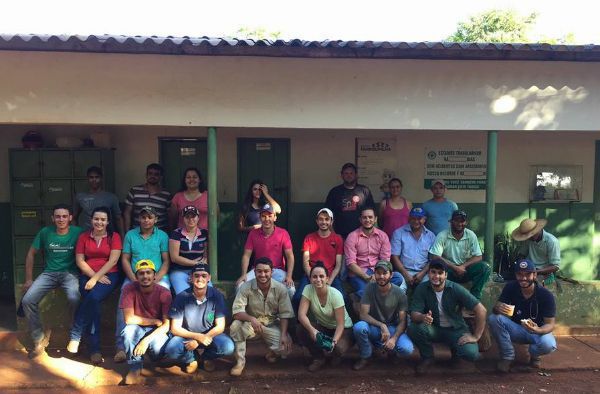 Alunos da Veterinária visitam Agropecuária Farroupilha