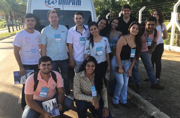 Alunos de Medicina Veterinária participam de Encontro Técnico em Patrocínio