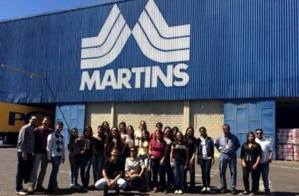 Alunos de Administração e Gestão Comercial visitam Distribuidora Martins