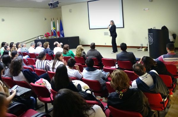 Professora do UNIPAM participa de Seminário da Educação em Uberaba