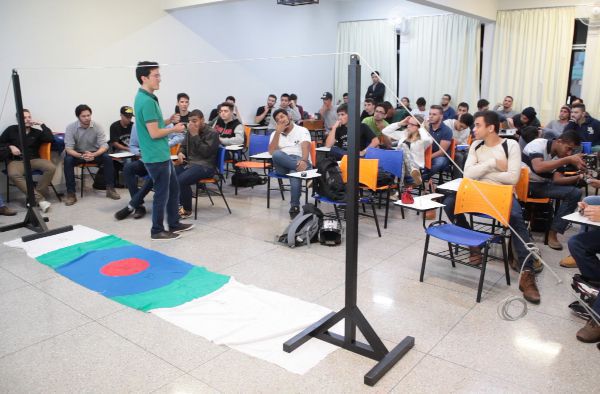 Alunos da Mecânica participam de competição de carrinhos