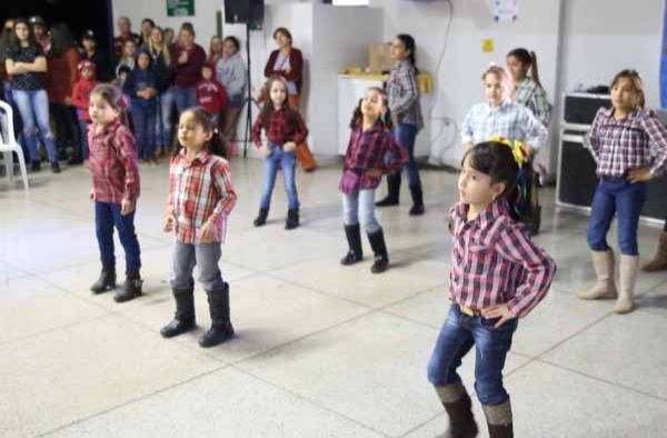 Projetos sociais do UNIPAM encerram as atividades em clima de Festa Junina