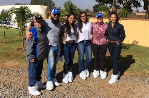 Alunos de Medicina Veterinária participam de Dia de Campo