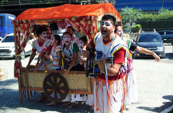 Tupam conquista três troféus e recebe duas indicações em festival teatral em Duque de Caixas/RJ