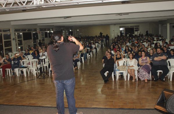 Processos de escolarização do conhecimento foi tema de abertura do Congresso Mineiro de Educação Básica