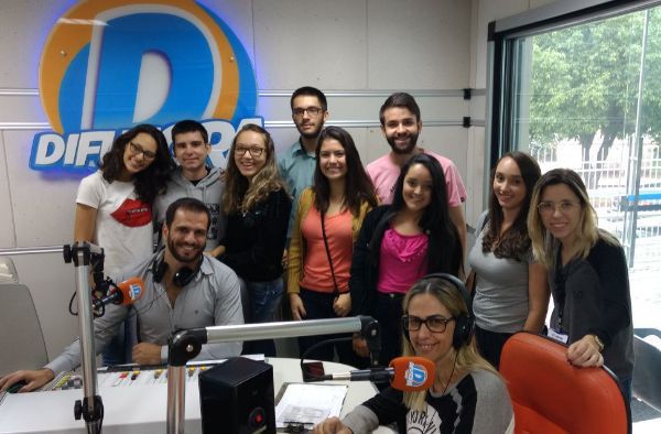 Alunos de Jornalismo visitam Rádio Difusora