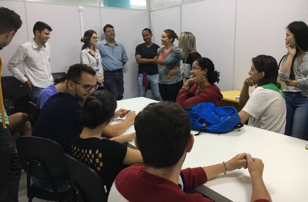 Farol Incubadora recebe visita de alunos da UFU