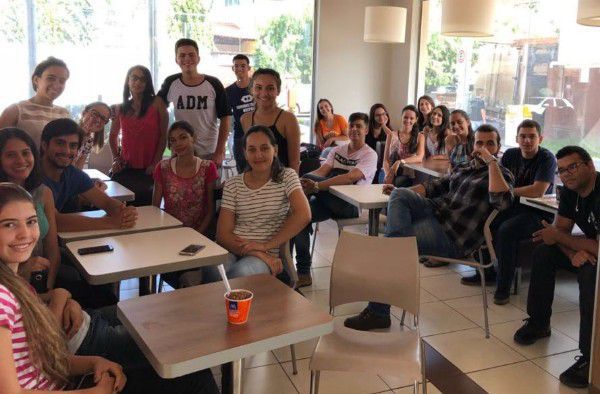 Alunos de Administração visitam McDonald’s