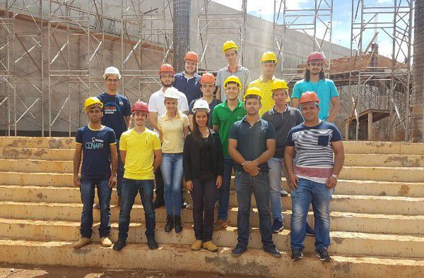 Alunos da Engenharia Elétrica visitam Centro de Convenções