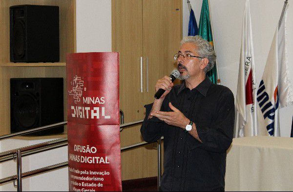 João Bonomo ministra palestra no UNIPAM