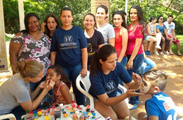 Alunas de Pedagogia participam do evento “Domingo no Parque”