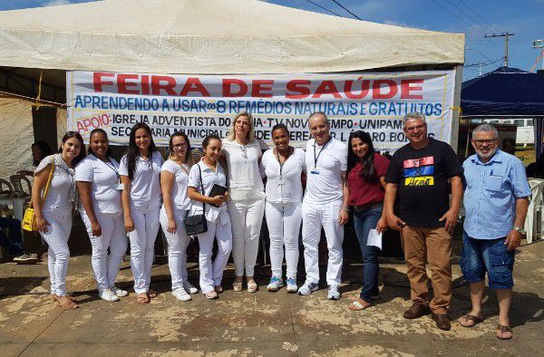 Alunos do UNIPAM participam de “Feira da Saúde”