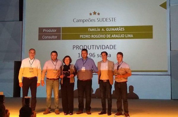 Ex-aluno de Agronomia vence Desafio de Máxima Produtividade da Soja