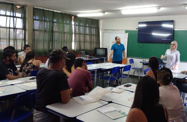 UNIPAM, Farol Incubadora e Triângulo Notícias promovem ação empreendedora em escola pública