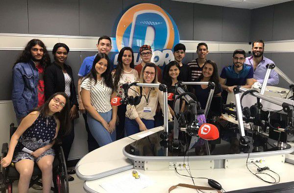 Alunos de Jornalismo visitam Rádio Difusora 