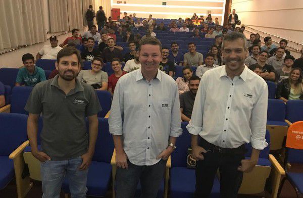 Alunos do curso de Agronomia participam de palestra da empresa Basf no UNIPAM