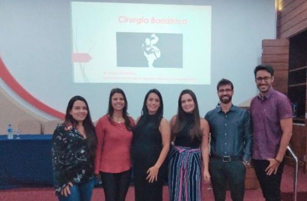 Alunos de Nutrição realizam ciclo de palestras sobre atuação multiprofissional na cirurgia bariátrica