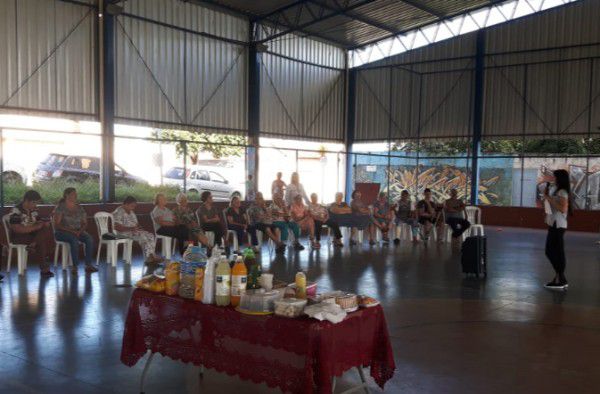 Alunos do curso de Medicina desenvolvem tarde de lazer para idosos