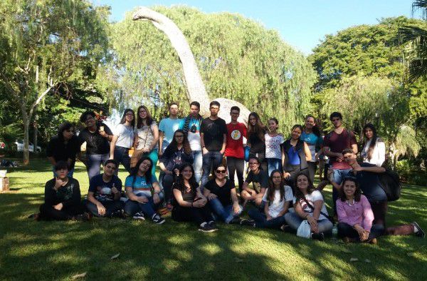 Alunos do Ensino Médio UNIPAM visitam o Museu dos Dinossauros