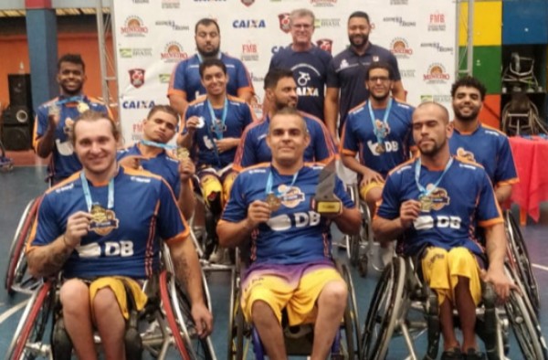 Equipe APP/UNIPAM/DB de Basquete em Cadeiras de Rodas é campeã mineira 2019