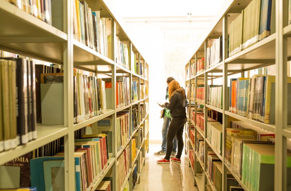 Biblioteca Central oferta Programa de Capacitação e Treinamento para usuários