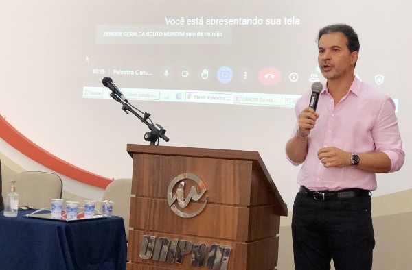 “Tempo de Prevenção e de Combate ao Câncer de Mama” foi tema de palestra no UNIPAM