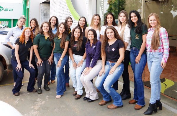 Alunas de Agronomia participam do evento “Mulheres Conectadas pelo Agro”