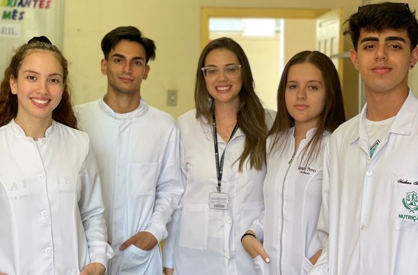 Alunos de Nutrição participam do evento “Sábado de Saúde e Lazer”