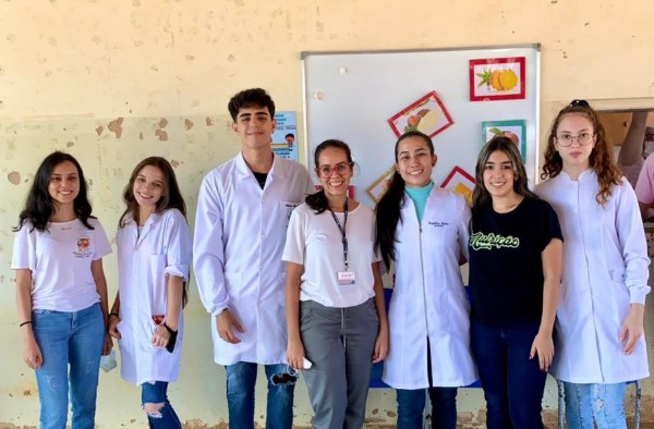 Alunos de Nutrição participam de ação de promoção à saúde no Distrito de Alagoas