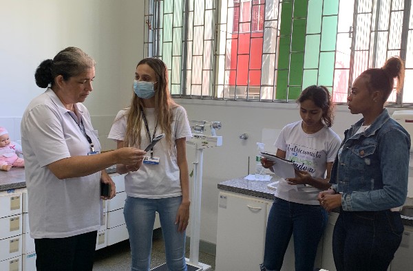 Alunos de Nutrição desenvolvem “Tarde de Saúde” com colaboradores do UNIPAM