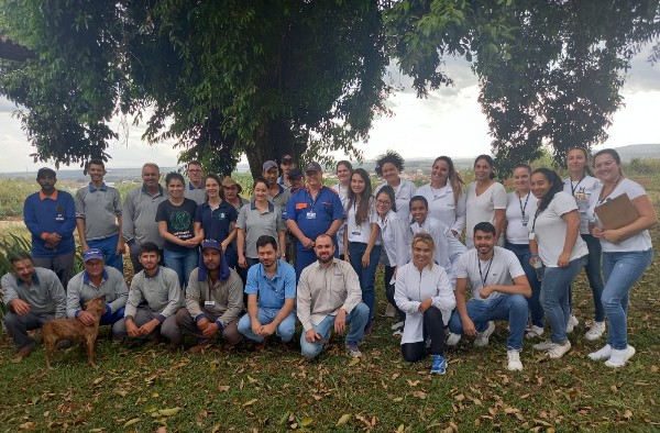 Alunas de Fisioterapia ministram palestra para colaboradores da Escola Agrícola