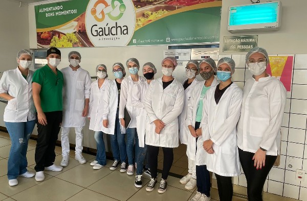 Alunos do curso de Nutrição visitam Gaúcha Alimentação