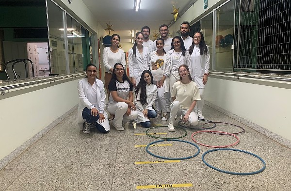 Alunos de Fisioterapia realizam circuito funcional sobre alterações fisiológicas do envelhecimento