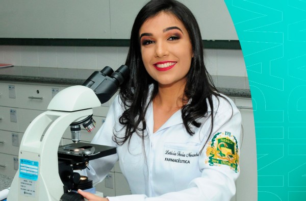 Ex-aluna de Farmácia conclui Mestrado na UFMG