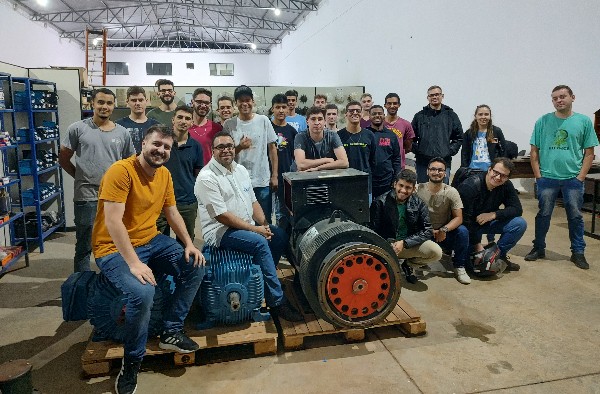 Alunos de Engenharia Elétrica visitam a empresa Elétrica Geral