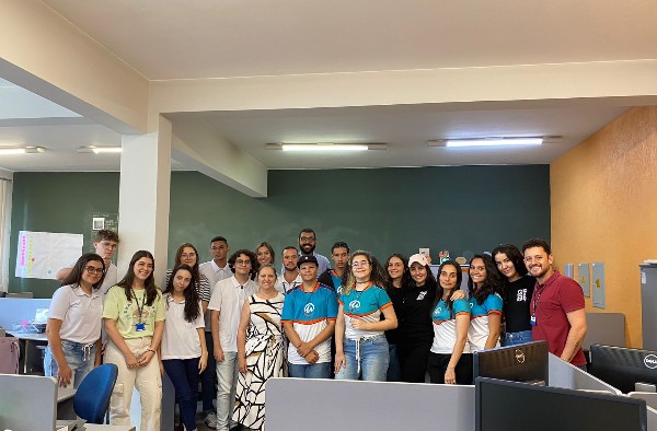 Alunos do Colégio Universitário visitam laboratórios do curso de Publicidade e Propaganda