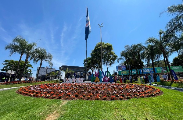 Fepam e Unipam entregam revitalização da Praça Champagnat, durante domingo festivo