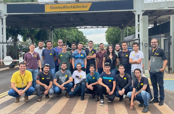 Alunos de Engenharia Mecânica visitam a Stanley Black & Decker