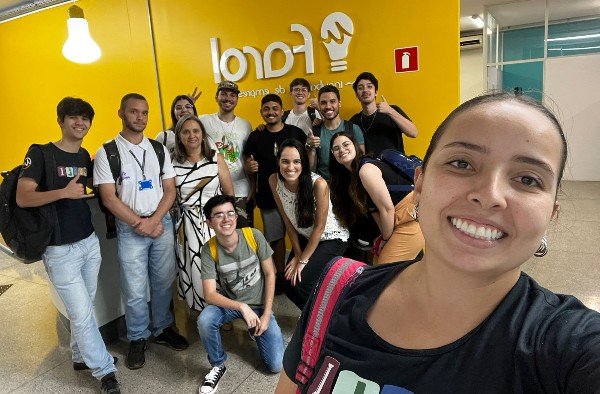 Alunos de Publicidade e Propaganda realizam visita técnica à Farol Incubadora