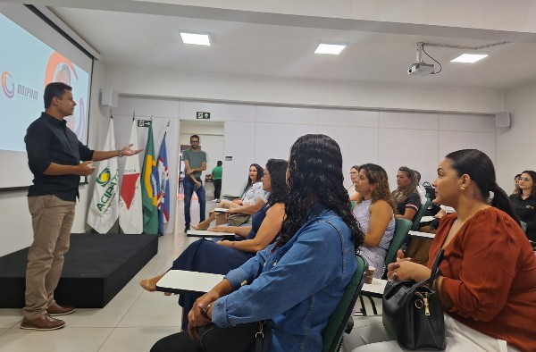 Professor do UNIPAM participa do evento “Café com Negócios”