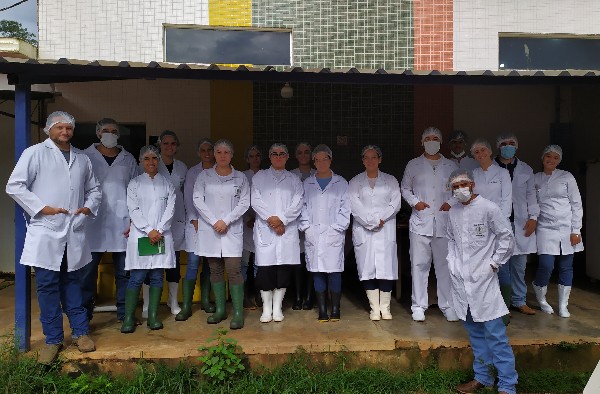 Alunos de Medicina Veterinária realizam visita técnica à Avipan