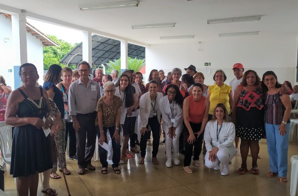 Alunos de Nutrição realizam roda de conversa no Centro de Convivência da Terceira Idade