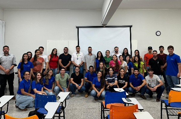 Alunos de Medicina Veterinária promovem evento com foco na cadeia produtiva do leite