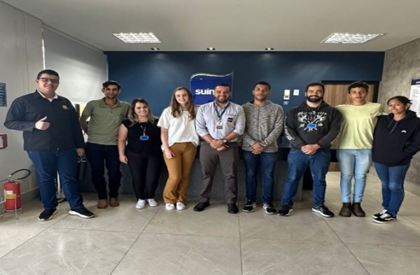 Alunos do UNIPAM realizam visita técnica à Suinco