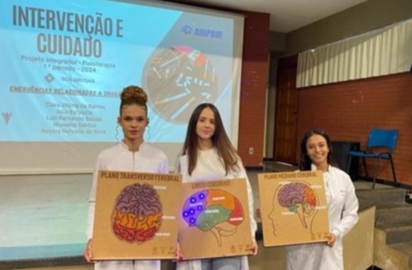 Alunas de Fisioterapia realizam palestra sobre Emergências Relacionadas às Drogas para Adolescentes