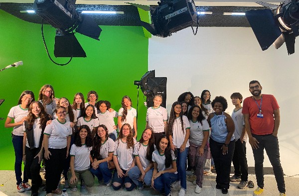 Alunos do IFTM visitam laboratórios de Publicidade e Propaganda