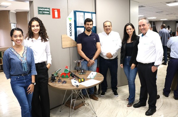 Alunos de Engenharia Elétrica apresentam exposição “ReciclAtiva” no Sicoob Credicopa
