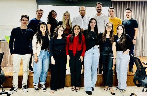 Alunos do UNIPAM realizam visita técnica ao Sicoob Credicopa